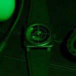 Reloj Bell & Ross BR-03 Green Radar Ceramic de edición limitada con esfera de discos concéntricos sobre cristal de zafiro verde.