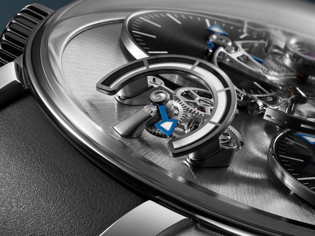 Detail of the 14 mm suspended balance wheel and inclined power reserve indicator