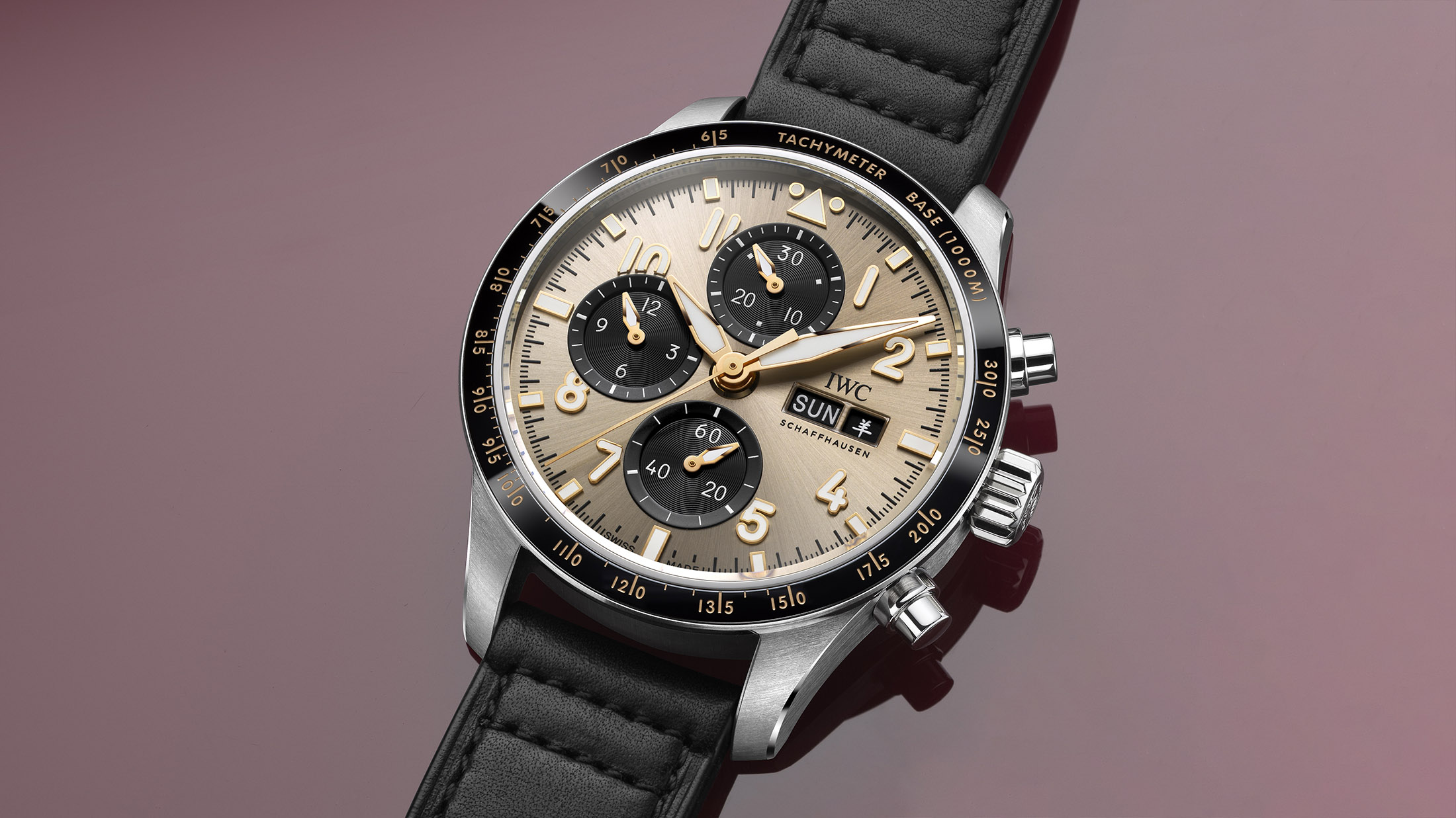 IWC Pilot’s Watch Performance Chronograph 41 Year of the Goat con esfera dorada y bisel cerámico