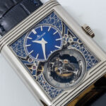 Jaeger-LeCoultre Reverso Squelette en diálogo estético con las vidrieras Art Déco de la Casa Lis